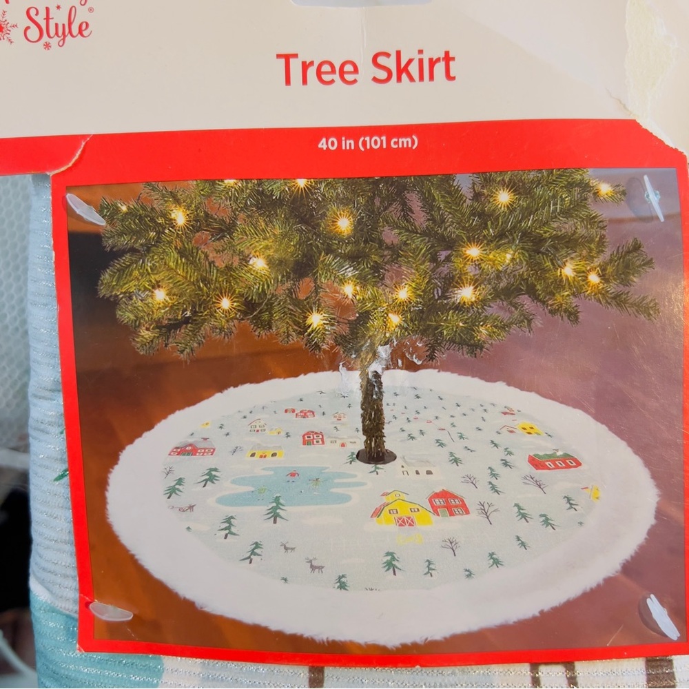 Holiday Style Tree Skirt For A Christmas Tree 40” Round W/Houses & Trees & Snow